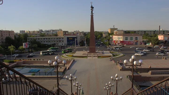 Площадь Ордабасы и городская застройка Шымкента